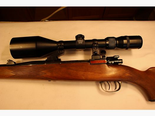 Repetierbüchse mit ZF im Kaliber .30-06.