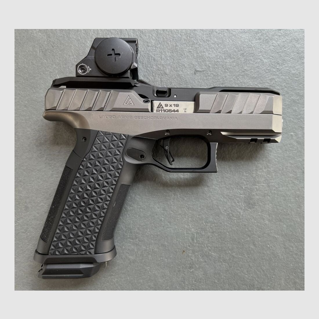 Laugo Arms Remus grey/black Full Kit
