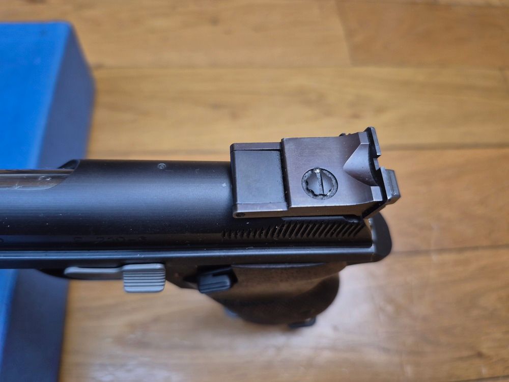 Sehr schöner SIG P210-6 Pistol – Mythos des 9 para – Zivile Sportversion des Militärmodells – Klassischer Lauf 120mm – Waffe von 1995 – Ausgezeichnete Brünierung – Traumhaftes Funktionieren und Lauf – Originalbox – Top Sammlerstück – Zustand TBE!, Bild 14 von 21