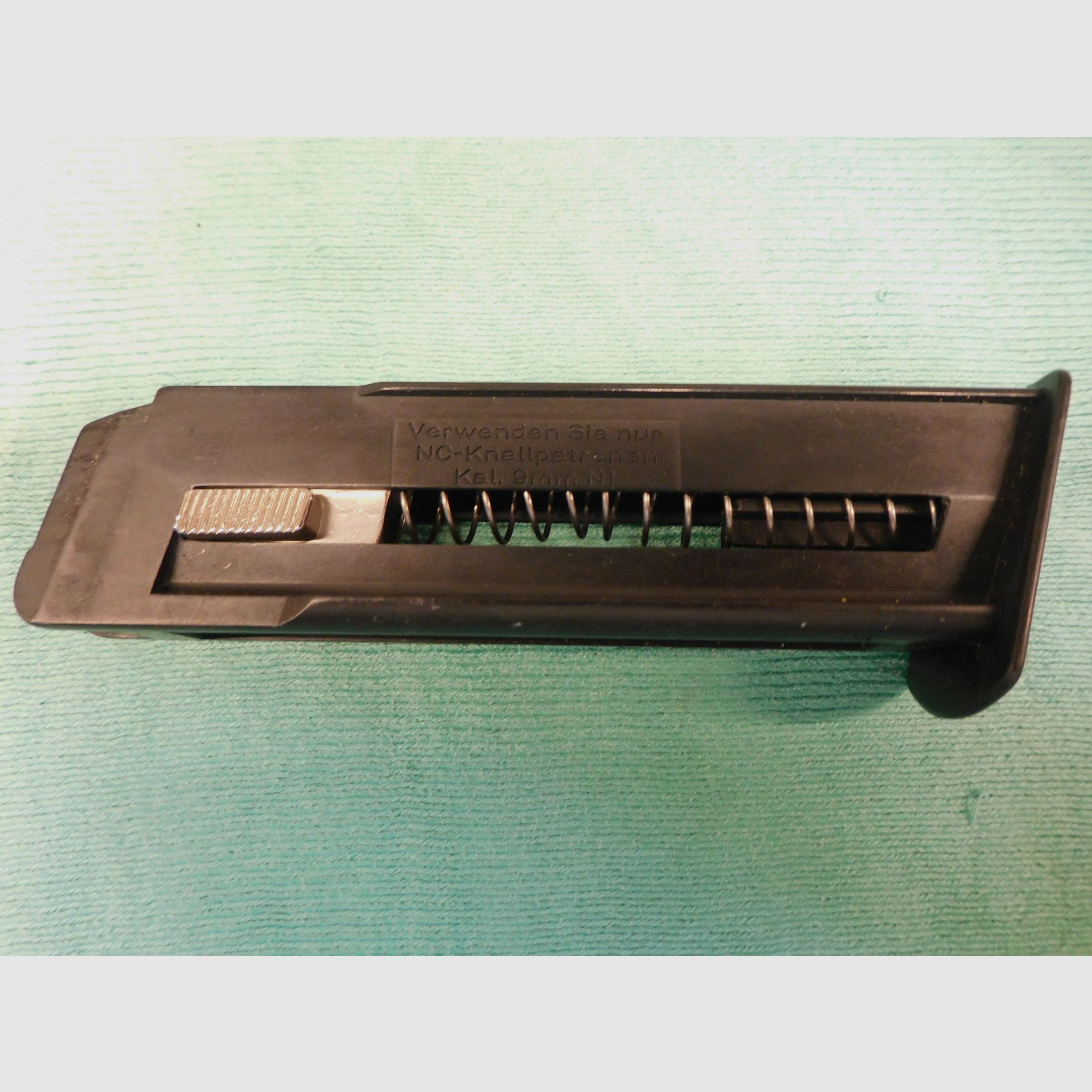 Weihrauch HW 94 Pistolet alarmowy Kal. 9 mm naboje z brzegiem z akcesoriami