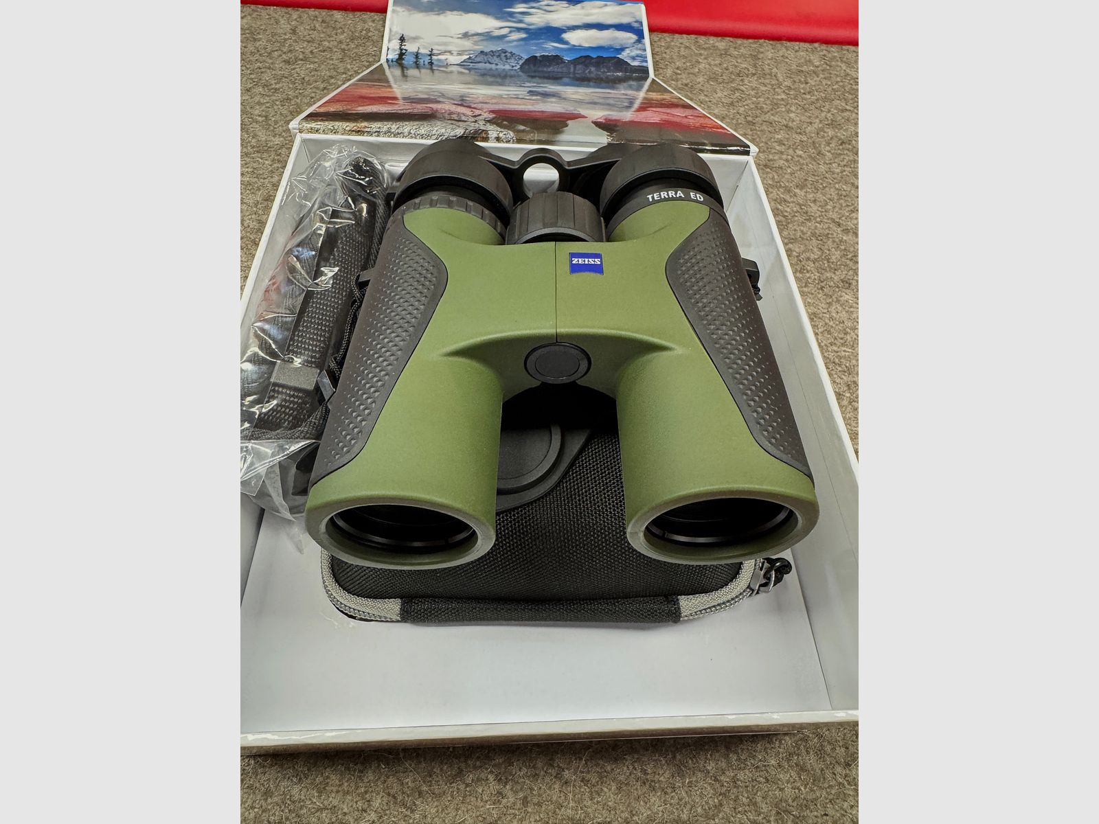 Zeiss Terra ED 8 x32 Neuware aus Geschäftsauflösung