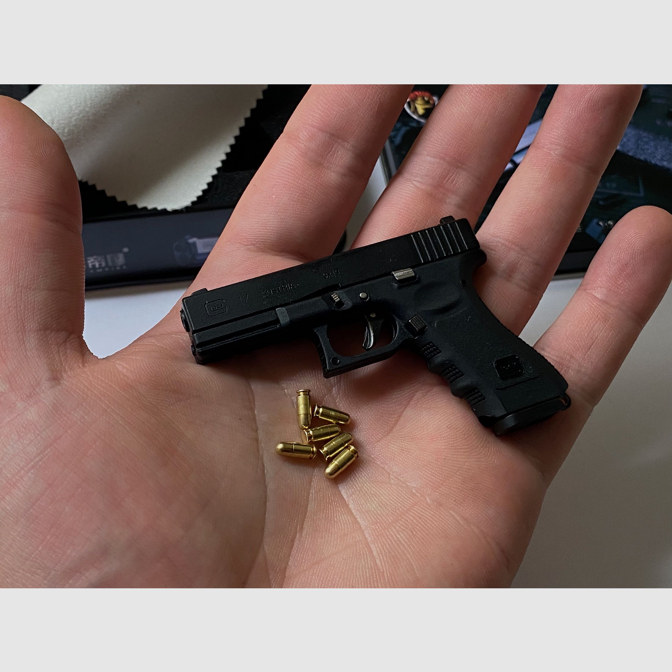 Glock 17 1:3 Mini Schlüsselanhänger mit Box