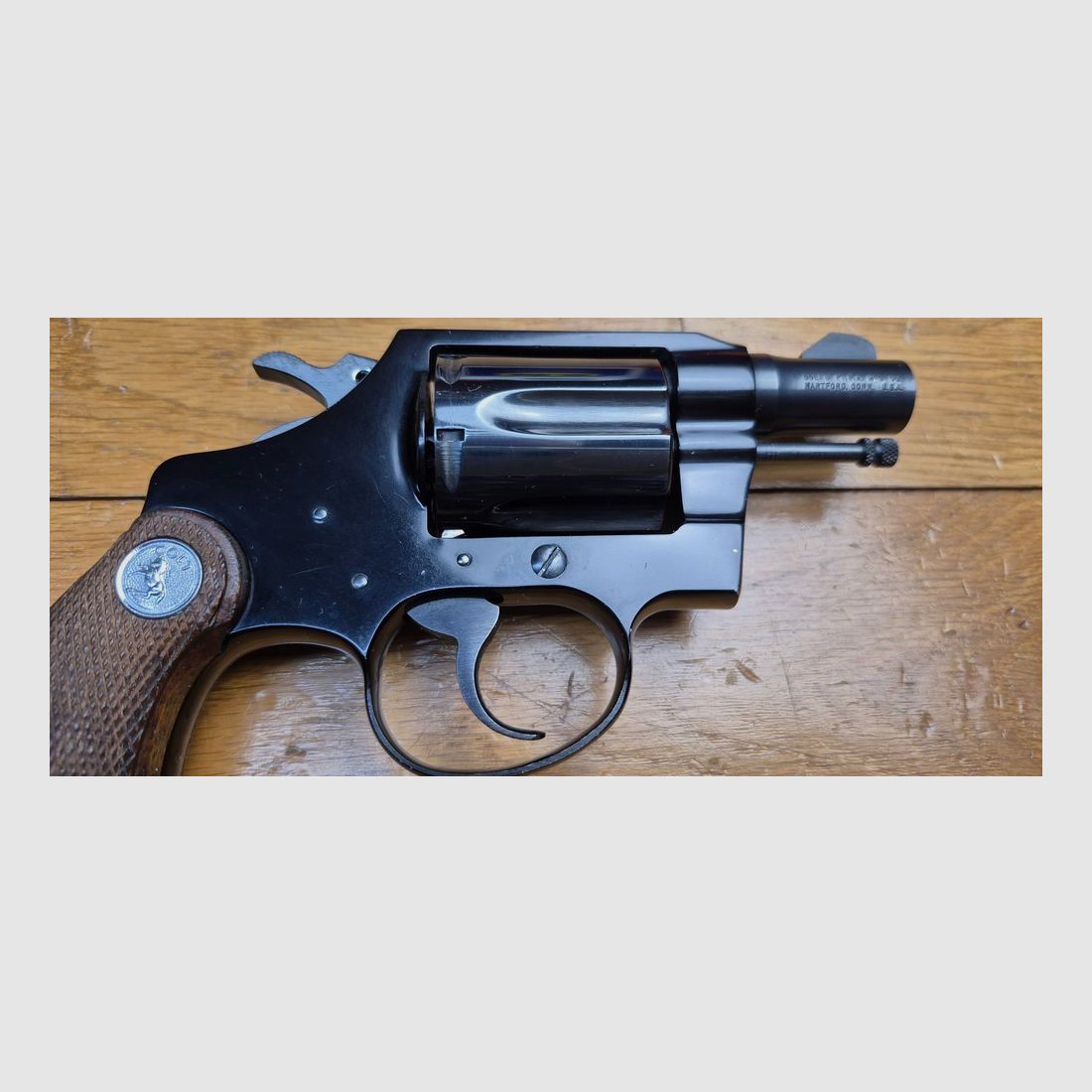 Schöner und seltener Colt Cobra – Subnose in .38 SP – Waffe von 1966 – Aluminiumrahmen – 2 Zoll Lauf mit einwandfreien Zügen – Sehr gute Mechanik und Ästhetik – Ikonische Waffe der Detektive mit großem Schnurrbart und Bodyguards – Neuwertig! TBE ++/TBE+++, Bild 21 von 22