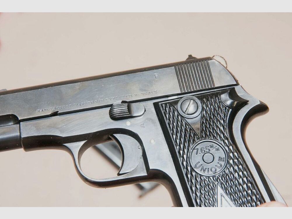 Uniek incl. holster en vervangend magazijn