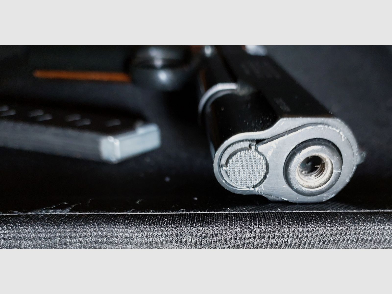 Colt Government 1911 A1 Schreckschuss Pistole 9mm P.A.K. (PTB 774) "vintage Holzgriffe