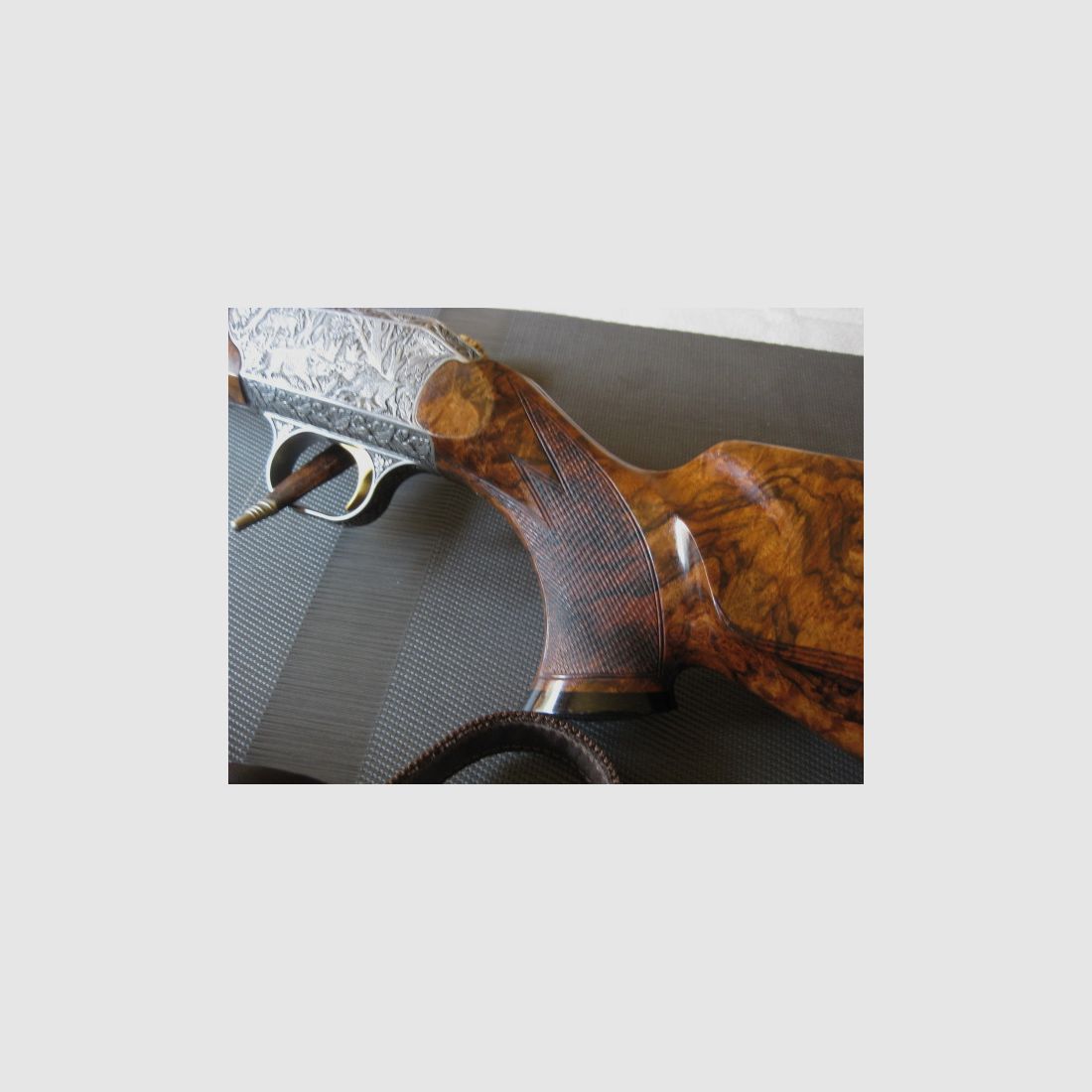 Absolutely UNIQUE COLLECTOR'S ITEM = Almost like new "Custom STEEL SYSTEM completion" with HAND-MODELED FULL ENGRAVINGS for R93, with custom-made right-handed semiweight stock and Category-11!! System is still one WITHOUT serial number!! Includes Blaser leather rifle sling!, image 3 of 17