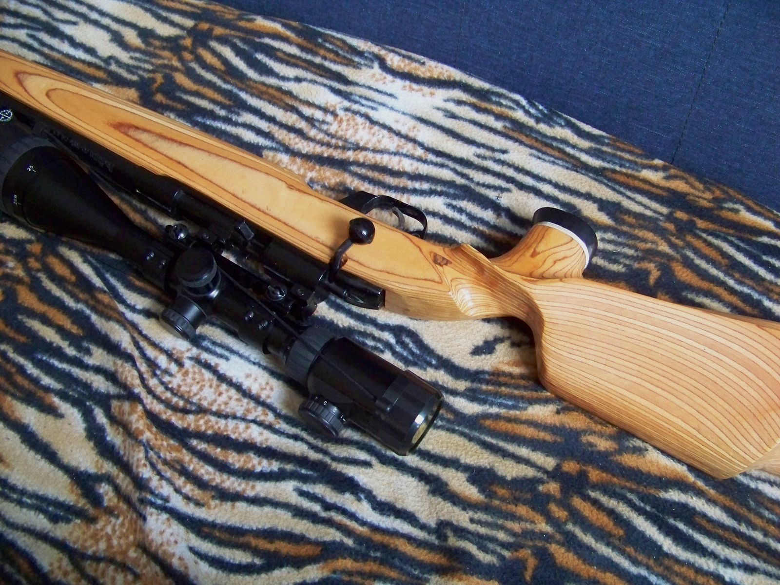 CO" Gewehr Podium im Stutzen Schaft mit Zielfernrohr 4,5mm