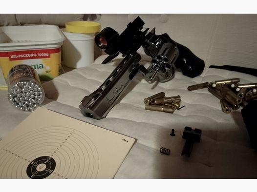 Dan Wesson co2 revolver 6mm set 31 cartridges red dot sight holster + lots of bb's + steel balls
