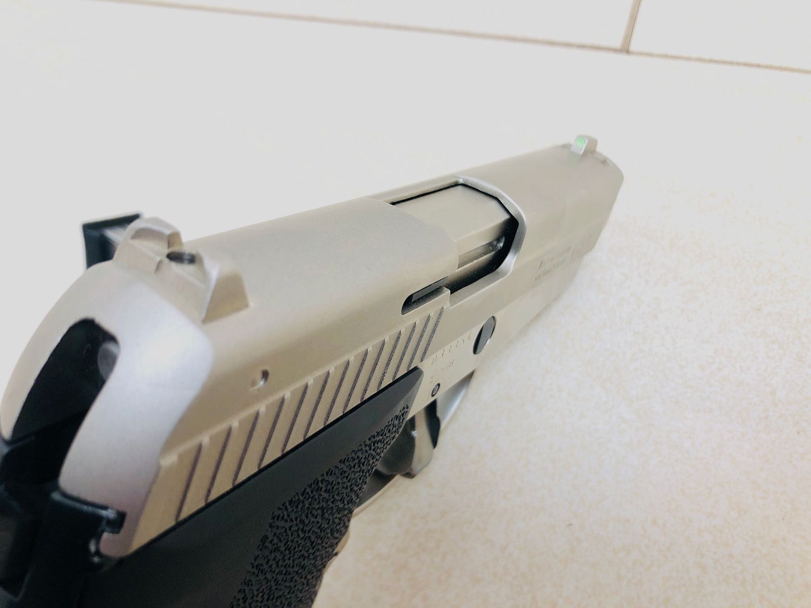 ••• SIG SAUER P239 pistolet d'alarme / nickel / accessoires / emballage d'origine / PTB 799 •••