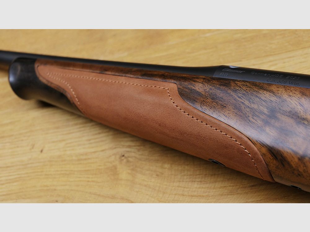 Blaser R8 Success / HK7 Super Finish opaco / Pelle Chesterfield / Sfera d'acciaio con linea dorata / Calibro e lunghezza della canna a scelta / Filettatura M15x1 / MOZZAFIATO