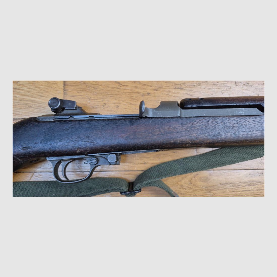 Sehr gute USM1 Repetierbüchse umgebaut auf Semi-Auto – Kaliber .30 M1 original – Herstellung INLAND – Waffe mit Bajonettanschluss und verstellbarer Visierung 2. Typ – Konfiguration Indochina Korea – Zweiter 10-Schuss-Magazin kostenlos – Riemen und Futteral in Repro – Sehr schönes USM4 Bajonett original 100% US! – Sehr guter mechanischer und ästhetischer Zustand – Eine der unterhaltsamsten Büchsen auf dem Stand! – Sehr schönes Set in TBE +, Bild 6 von 33