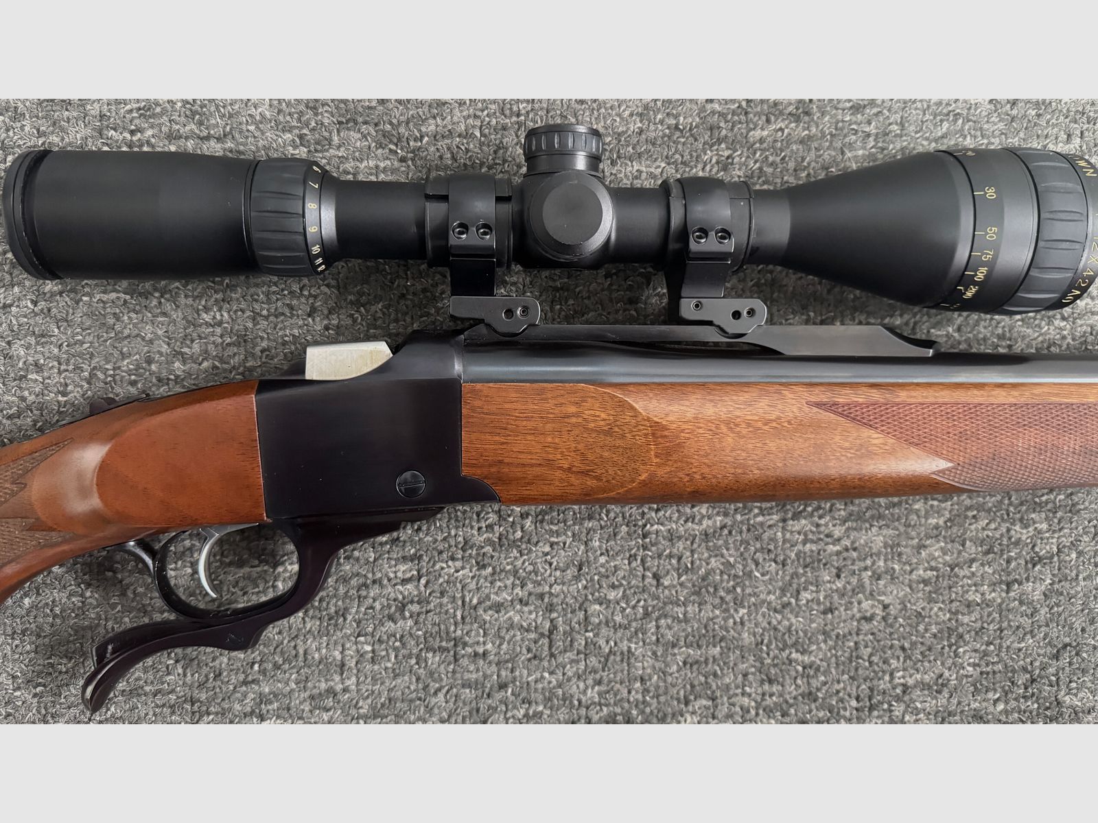 Ruger Blockbüchse No.1 jednostrzałowa karabinek .223 z 4-12x42AO