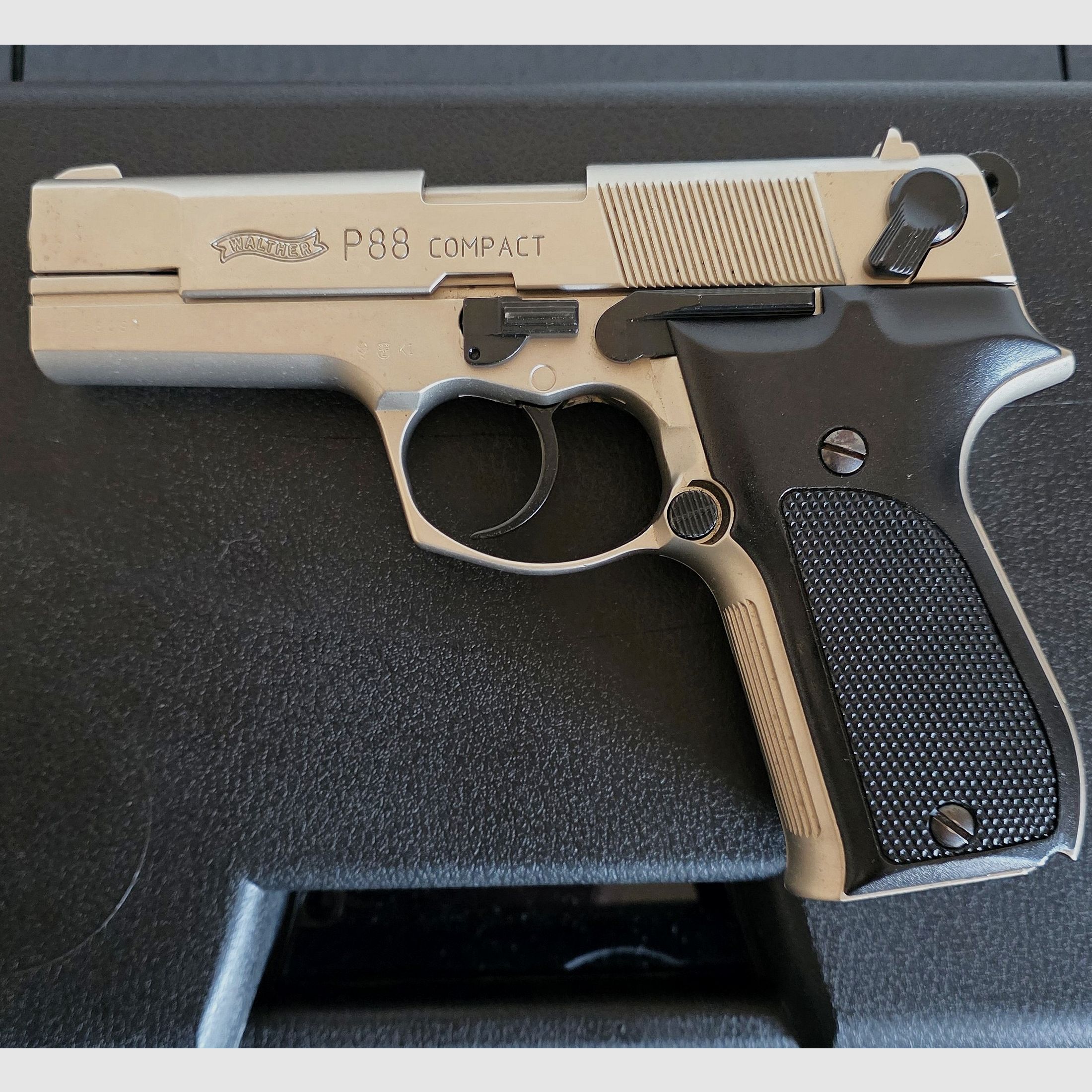 Walther P88 Vernickelt P.A.K.