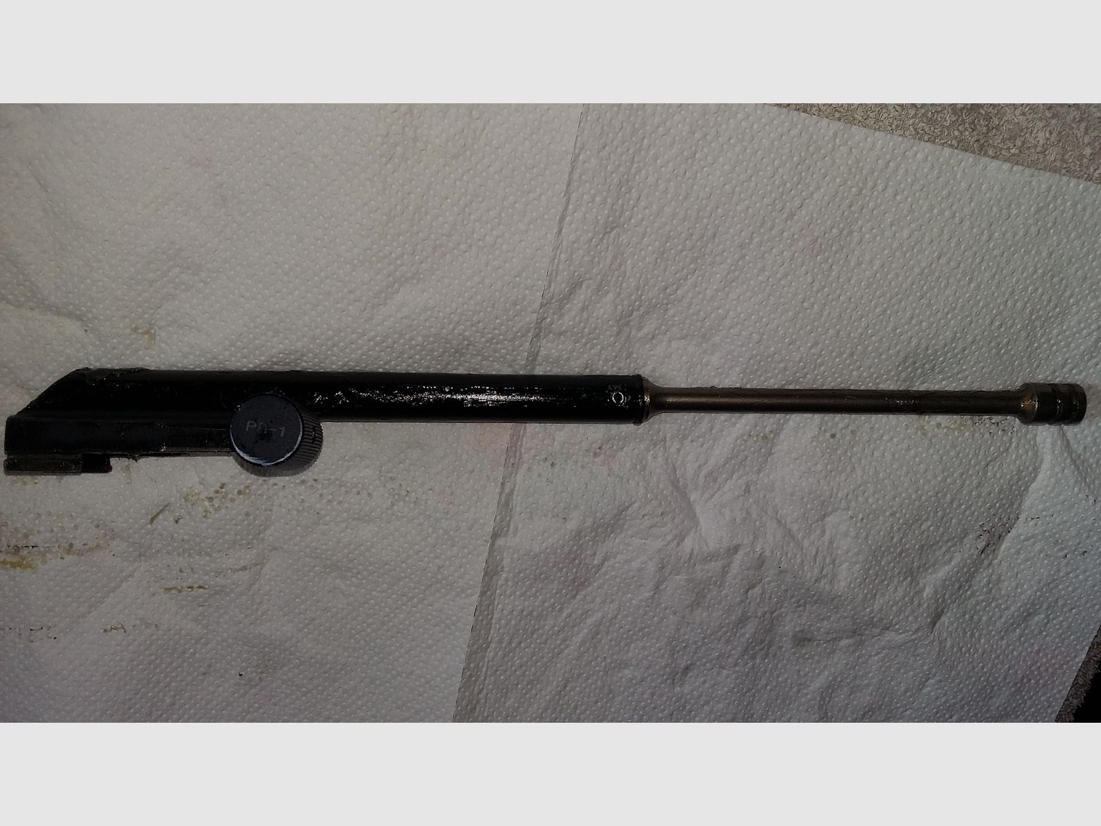 Modifizierter Original Izhmash Yunker 3 AK74 Deko Verschlussträger/Boltcarrier mit echtem Gaskolben und einem Zenitco style extended charginghandle. TAGS: AK47, AKM, Kalasch, Russland