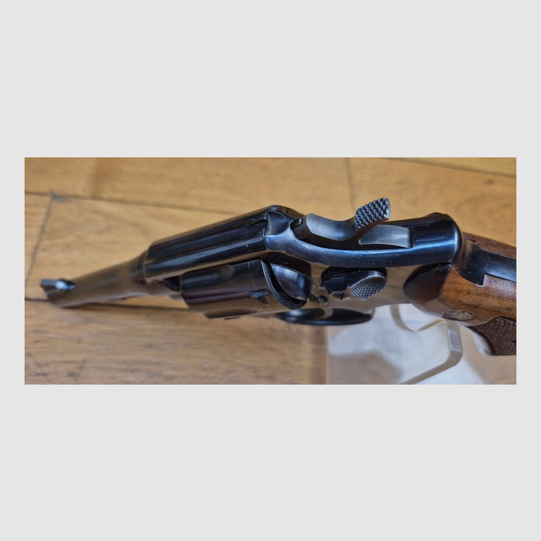 Bellissimo revolver Smith&Wesson modello 10-5 – Il diretto discendente del Hand Ejector Military & Police del 1899 – Arma leggendaria per la polizia e il tiro, una delle stelle di Springfield – Arma del 1968 – Bellissima finitura – Meccanica eccellente – Ottima canna – Eccellente arma da stand con un passato glorioso – TBE/TBE+, immagine 16 di 25