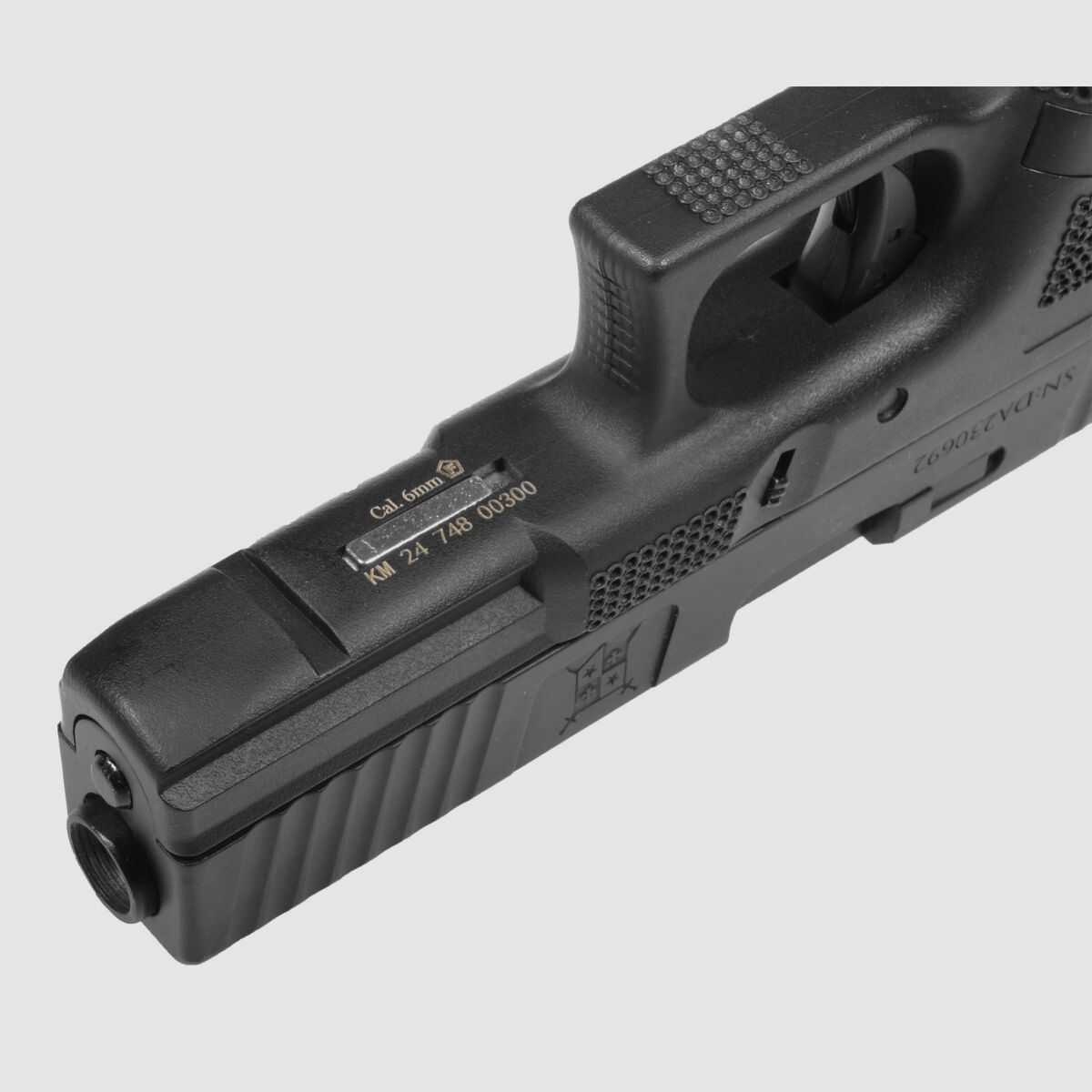 P04 GBB Airsoft Pistool met Grip Stippling in Zwart | Delta Armory