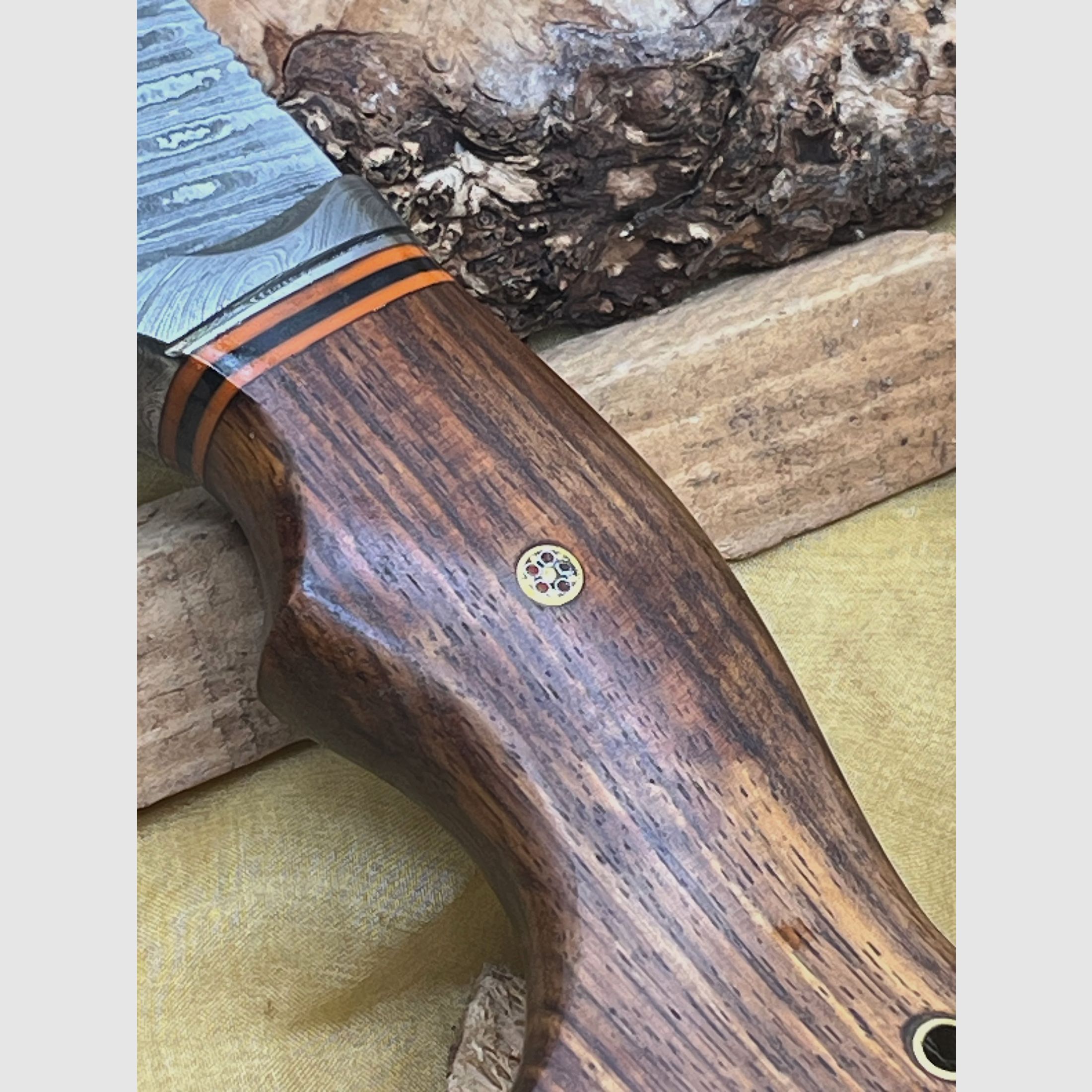 Handgefertigtes Damast-Bowiemesser. Jagdmesser. Überlebensmesser. Outdoormesser.
