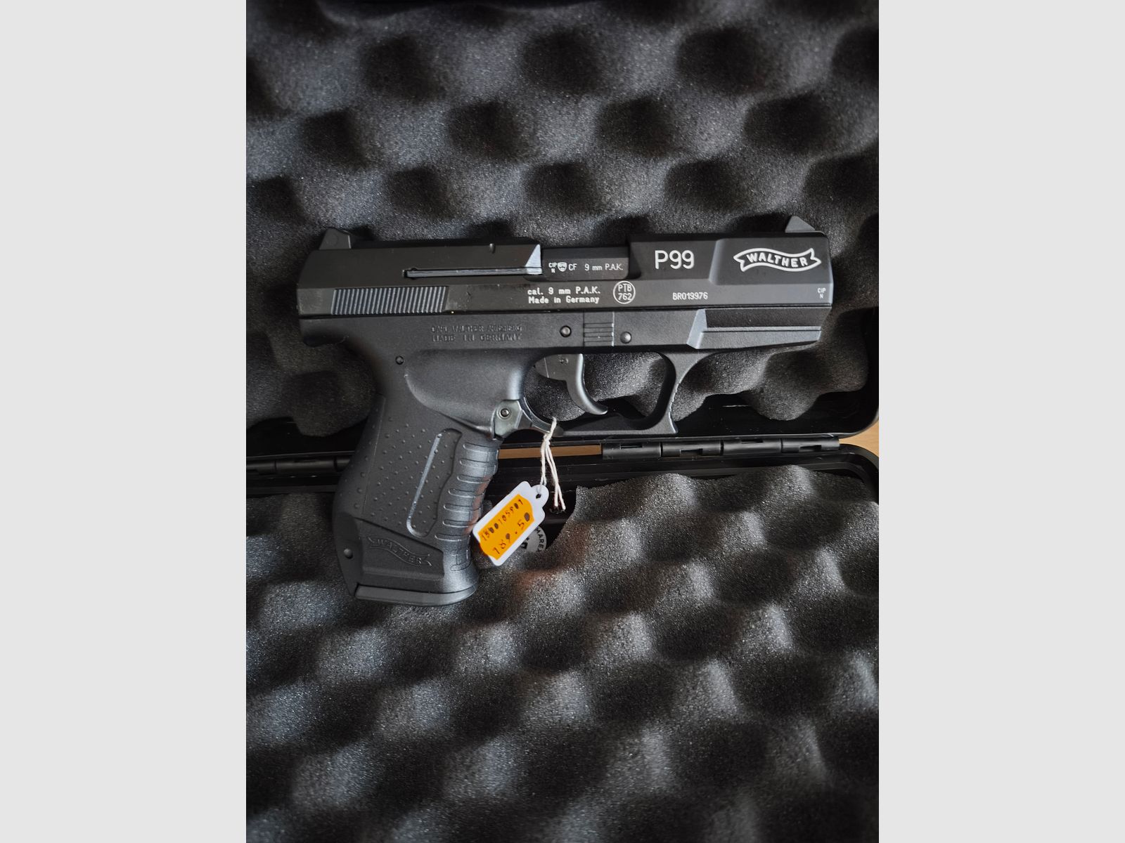 pistolet d'alarme Walther p99 9mm P.A.K en excellent état (les frais d'expédition sont à ma charge)