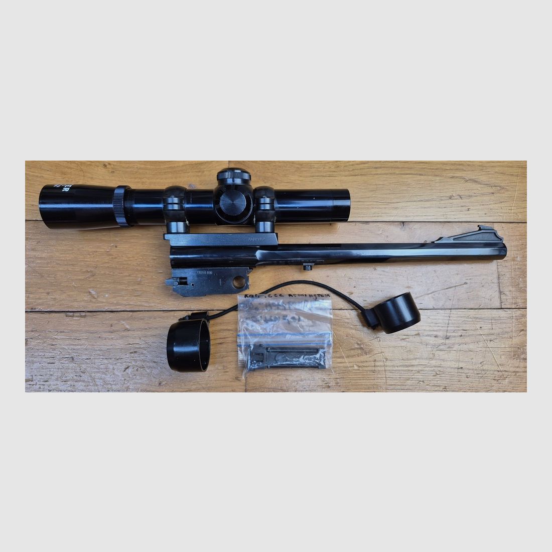 Wunderschöner und seltener Lauf für Thompson Center Pistol – Modell Contender – 10 Zoll Lauf – Seltenes Kal. 222 Rem! – Rochester Waffen – Wunderschöner achteckiger Lauf mit herrlichen Zügen – Hunter Japan Zielfernrohr 2.5 x 20 aus Stahl – 100% Stahlmontage Leupold – Originalvisierung inklusive – 100% Brünierung – Schönes Stück für Training und Präzision! – TBE+++, Bild 2 von 24