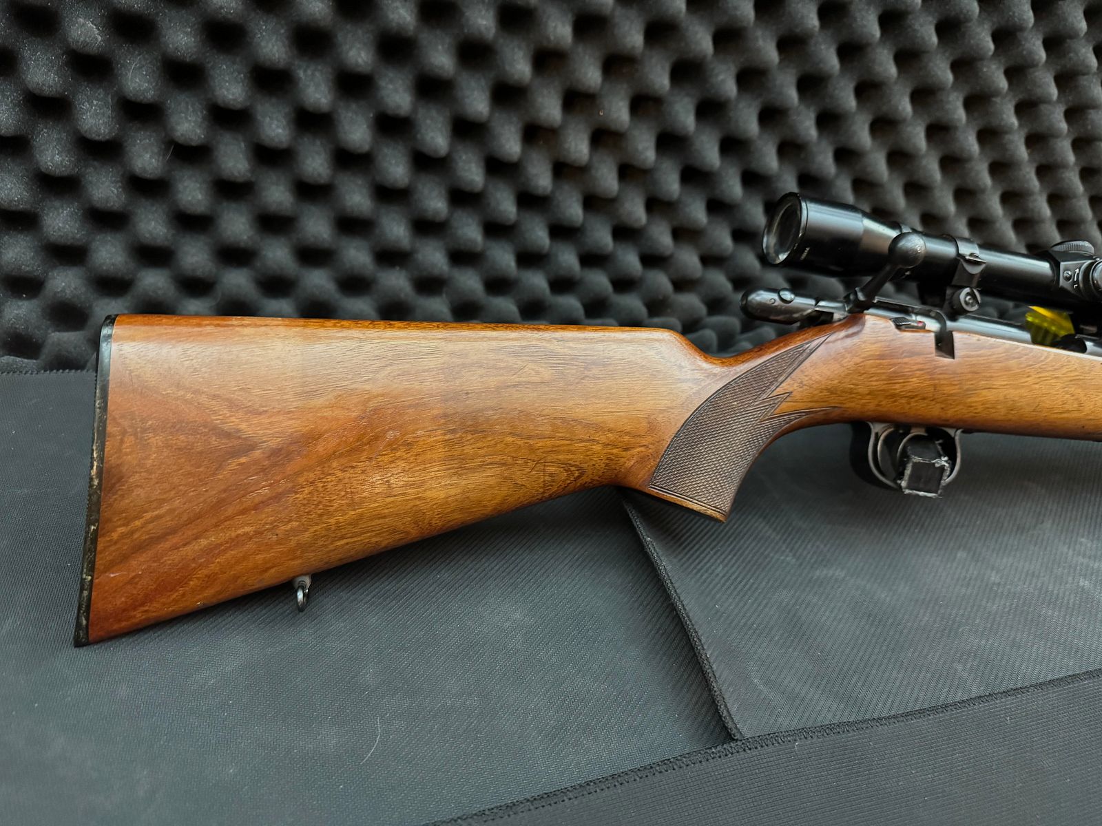 Anschütz Einzelladerbüchse .22lr mit Zielfernrohr 4x32