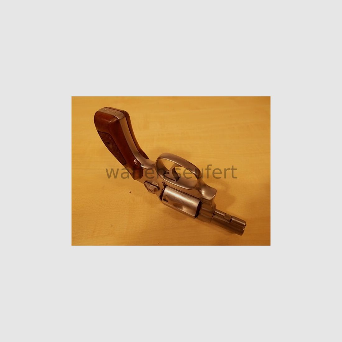 Revolver Smith & Wesson M 60 en acier inoxydable de 2 pouces