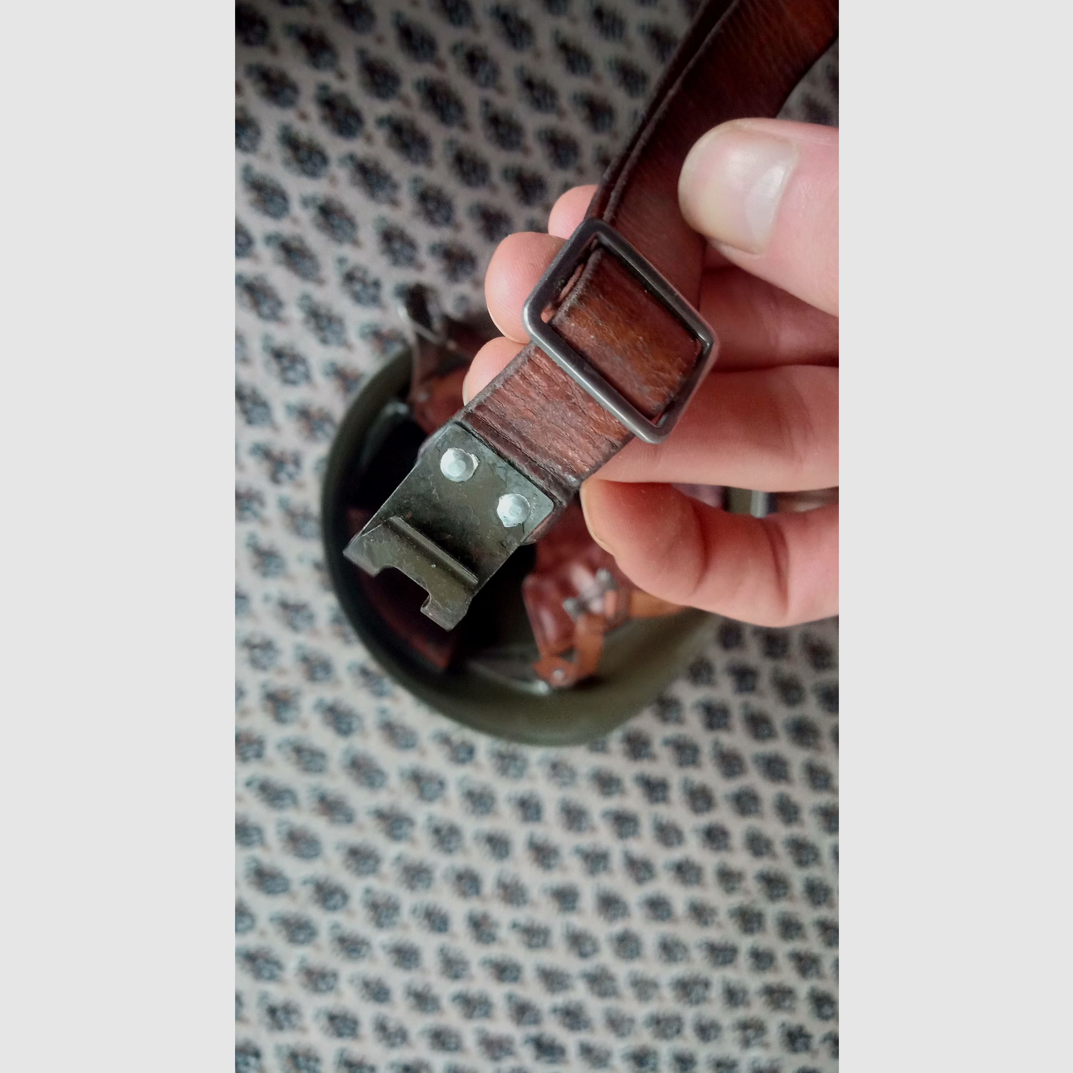 Schweizer Armee Helm aus U-Boot-Stahl in kleiner Größe 55-56 / ideal für Zivilschutz / Stahlhelm Swiss Made