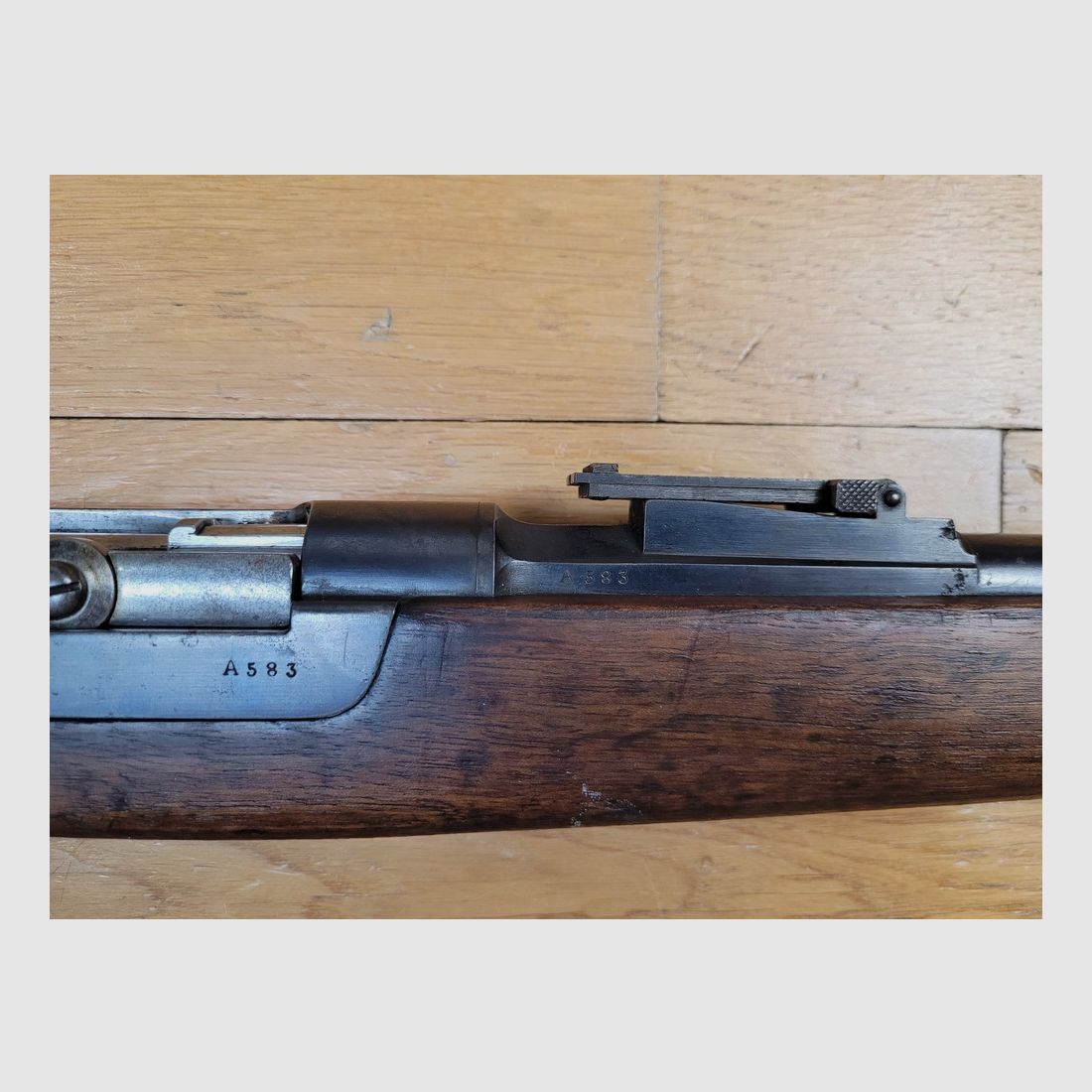 Sehr gutes Gewehr Kropatschek Modell 1886 – Herstellung OEWG in Steyr 1886 (auch!) – Kaliber Schwarzpulver Original 8×60 – 8×56 portugiesisch – Schöne Hölzer – Guter ästhetischer und mechanischer Zustand – Sehr gutes Stück in BE+ / TBE!, Bild 7 von 31