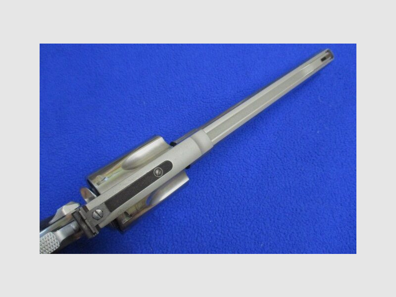 Revolver Smith & Wesson .500S&W with case 500