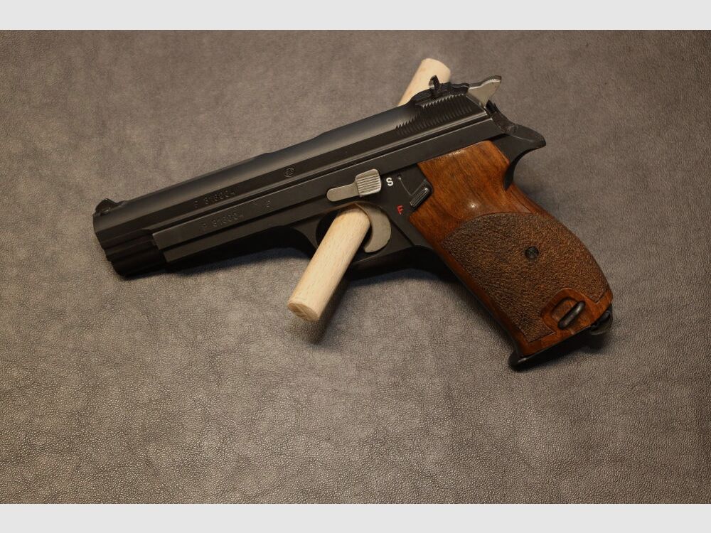 SIG P 210