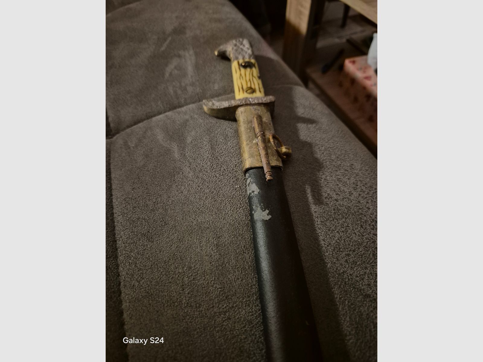 ÉPÉE D'HONNEUR OU FUSIL LATÉRAL 1943