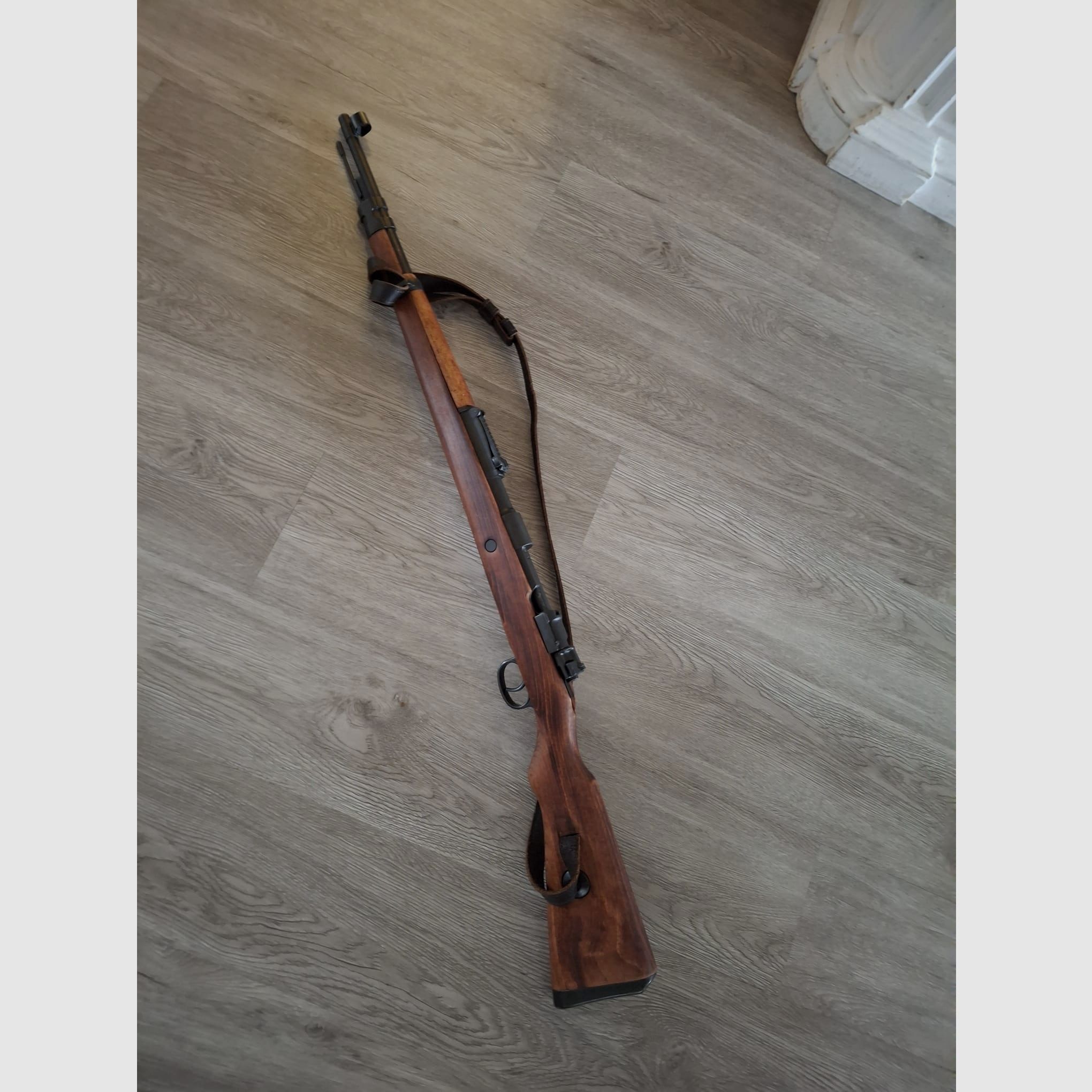 REPLICA MAUSER K98 CON CINTURÓN DENIX Rifle decorativo