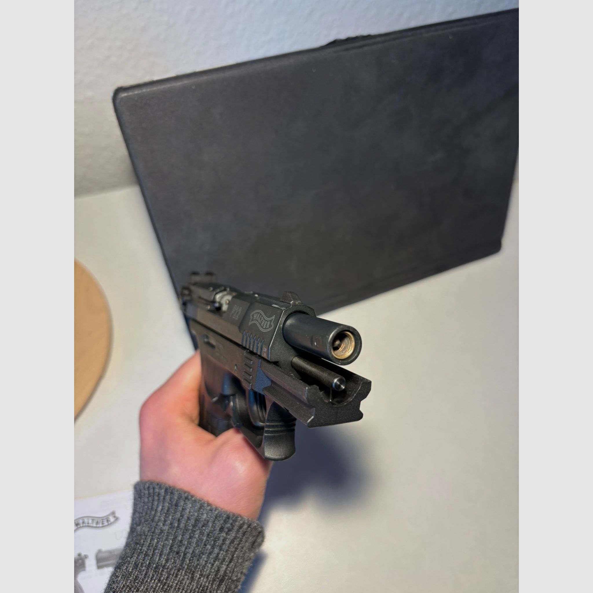 Walther P22 Ready Schreckschuss Pistole 9mm P.A.K. schwarz inkl. Holster und 84 Platzpatronen