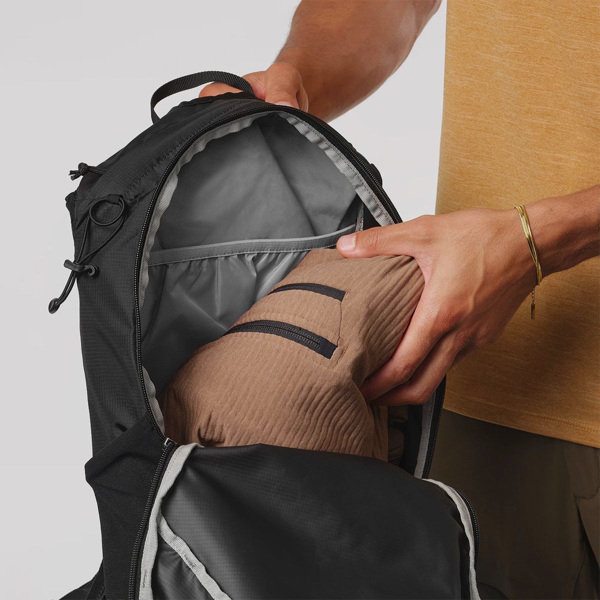 Rugzak – SALOMON – TRAILBLAZER 30 ZWART / LEGIERING, afbeelding 8 van 9
