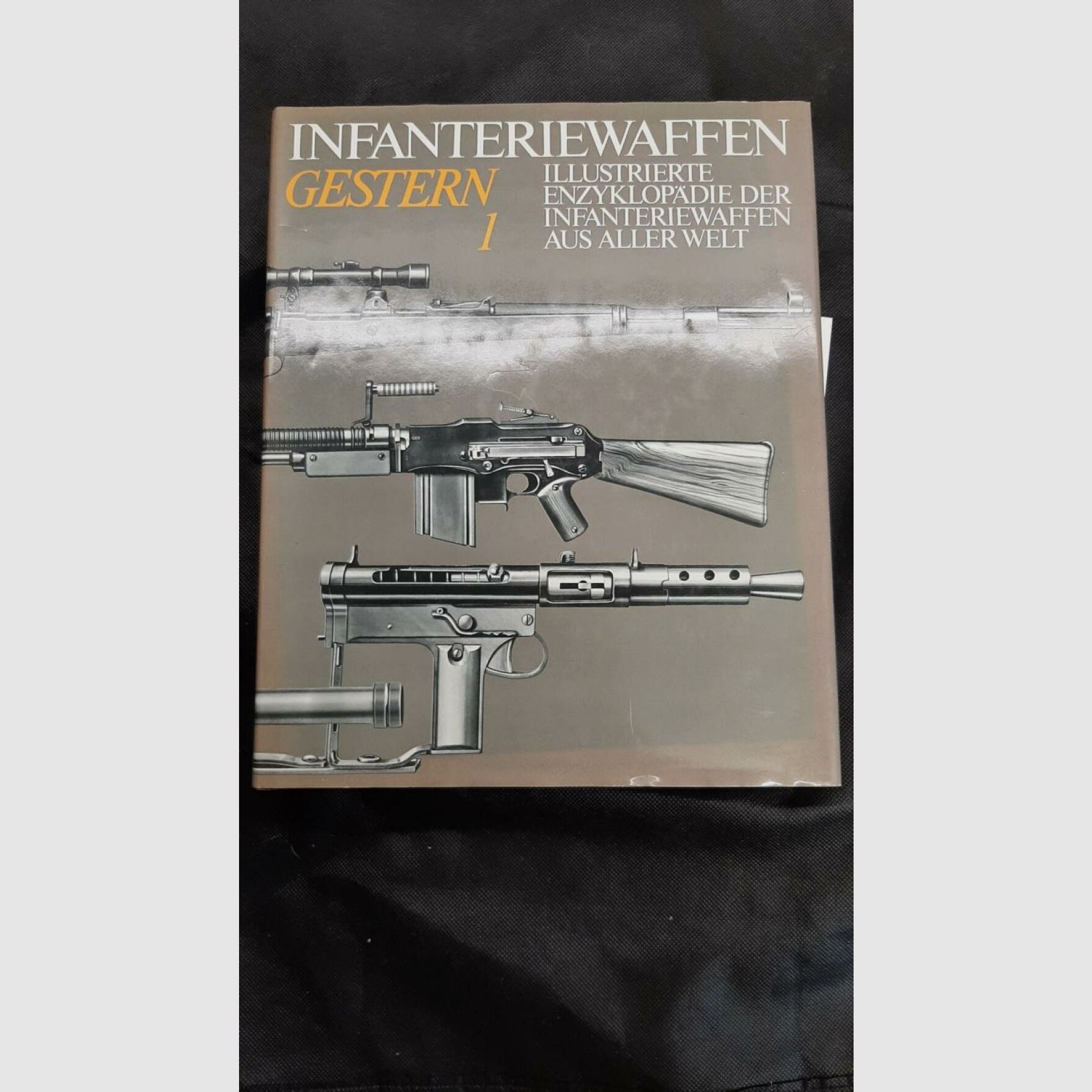Infanteriewaffen - Fachbuch - 2 Bände
