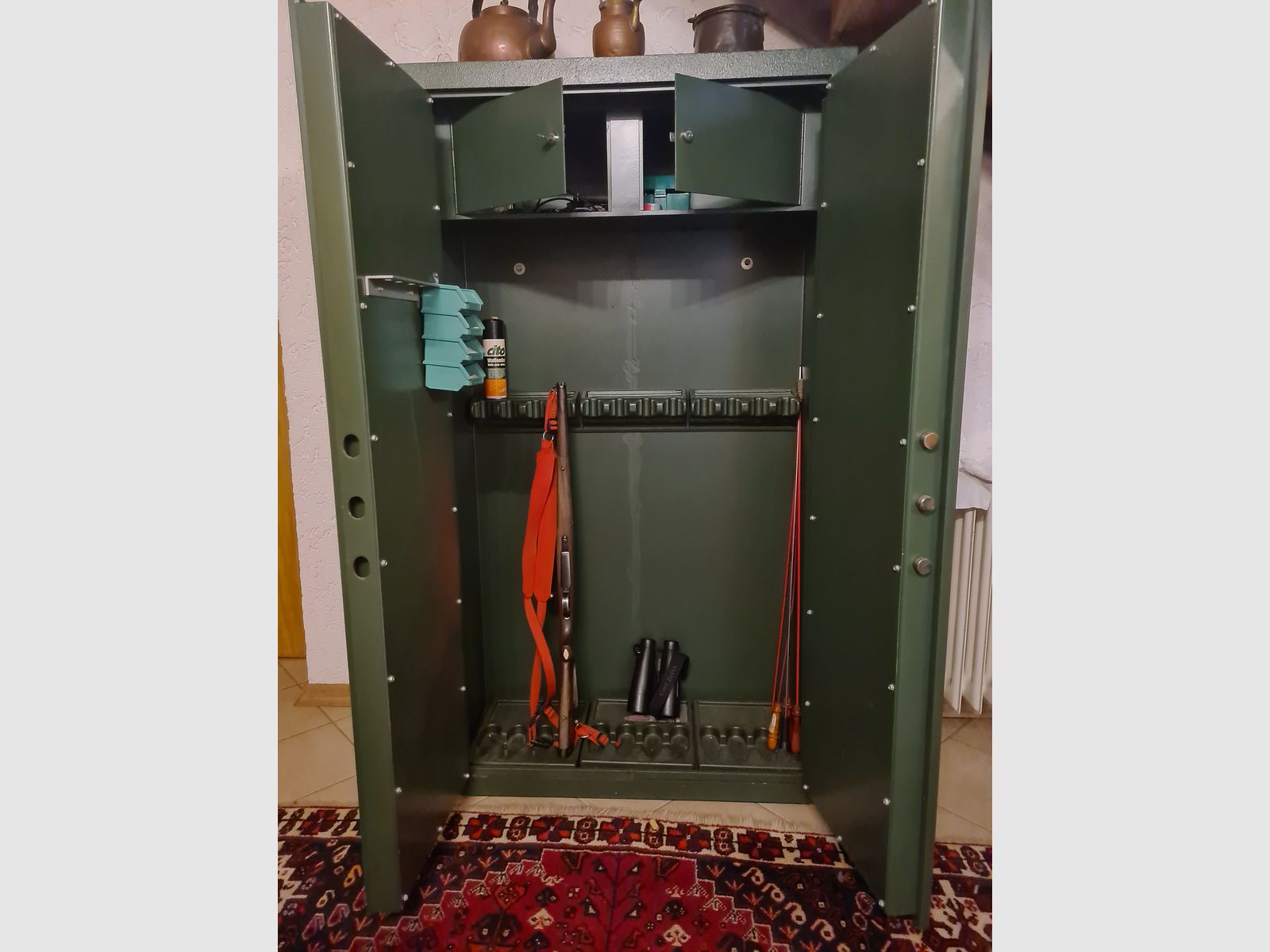 Waffentresor für 12 Langwaffen