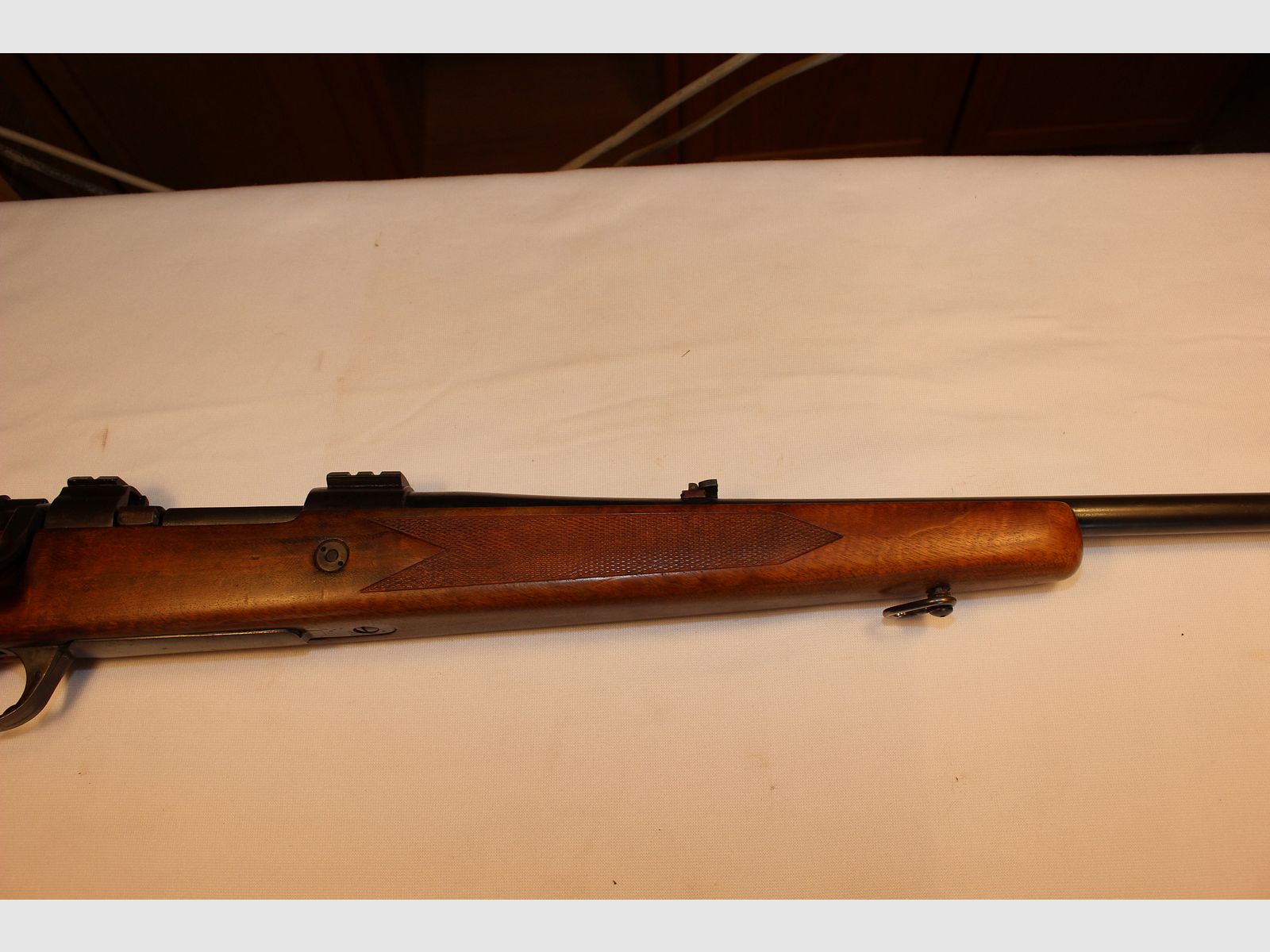 Bolt-action rifle in caliber 7x64.