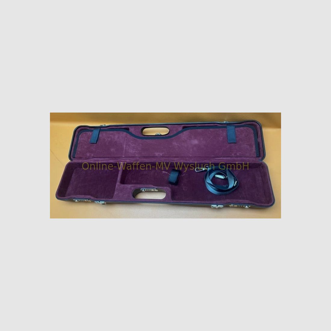 Compact case for double-barreled shotgun made of scratch-resistant ABS plastic up to 76cm