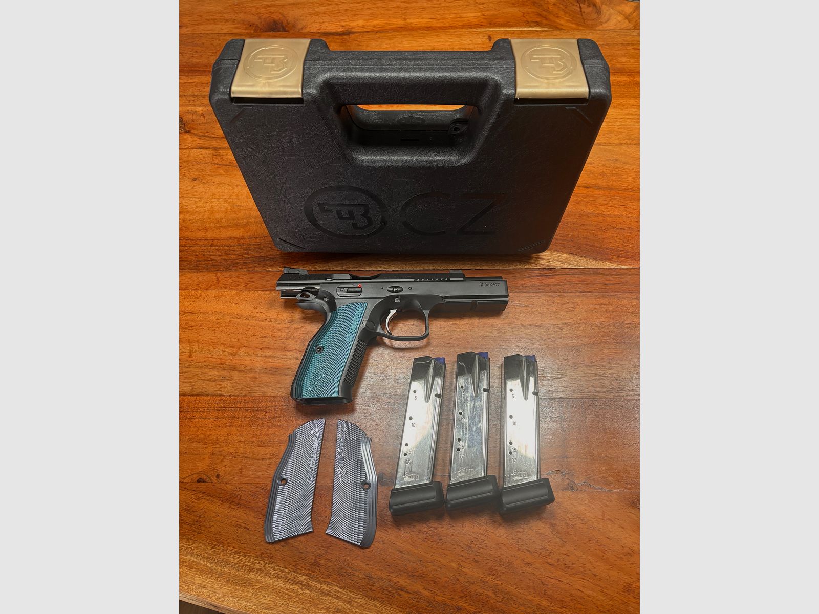 CZ Shadow 2 9mm – <2000 Schuss – 3 Magazine – sehr guter Zustand