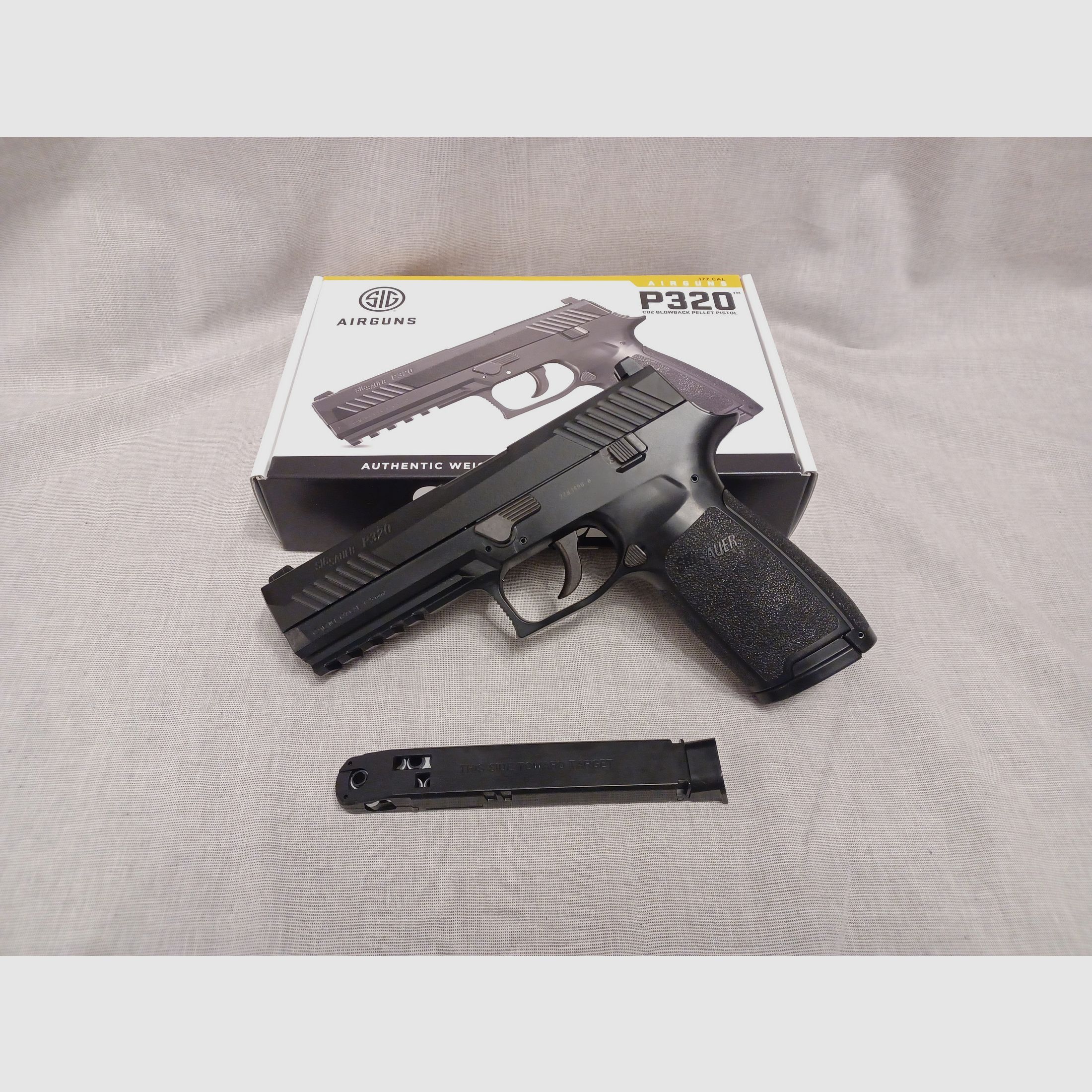 SIG SAUER P320 black / 4,5 mm Diabolo / BlowBack / CO2 / Pistole / OVP (62)