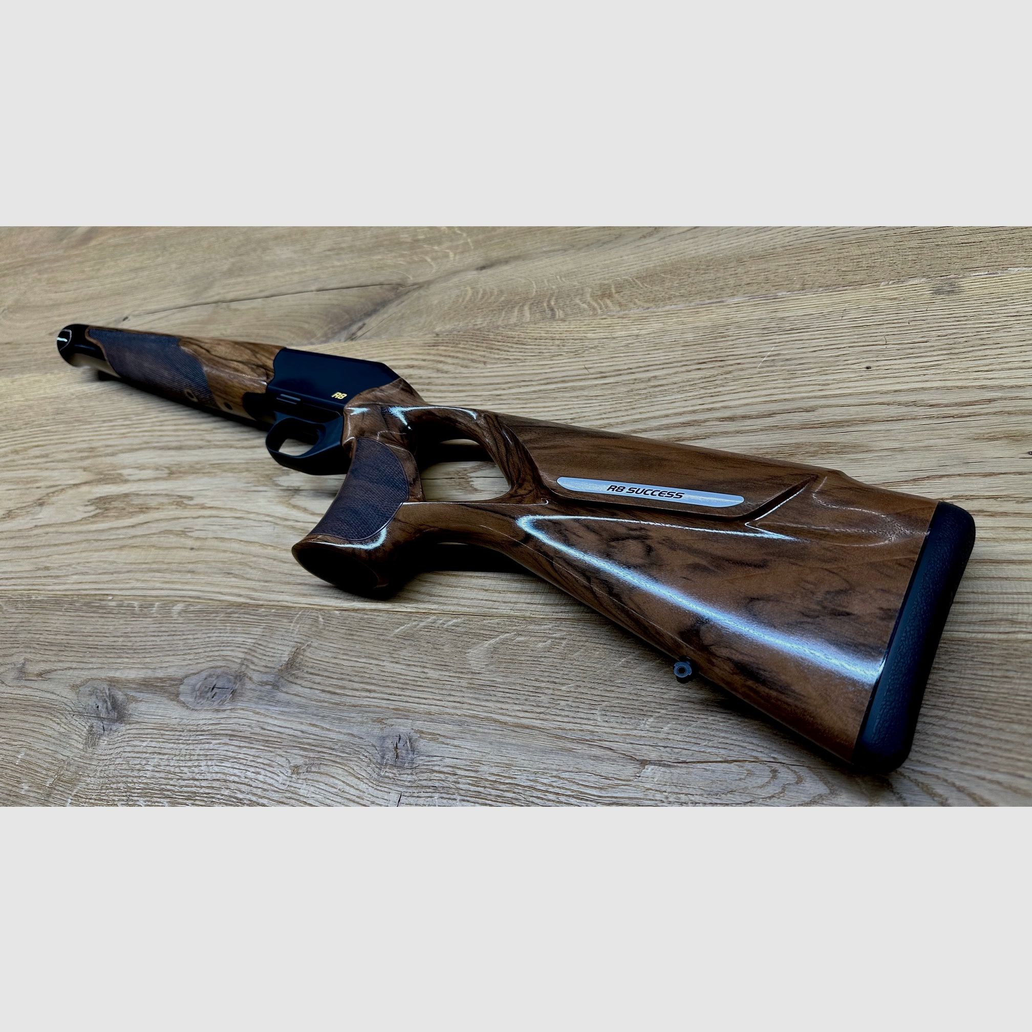 Blaser R8 Success Schaft mit Gehäuse/System // Holzklasse 4 // Lochschaft