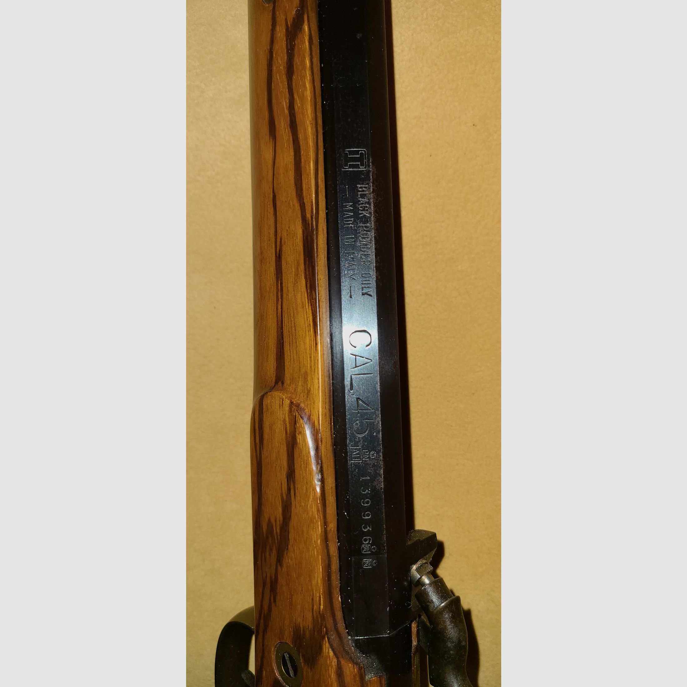 1x FUCILE A PERCUSSIONE / cal. 45 / AH / MARRONE NOCE / CASTAGNO /139936 / POLVERE NERA SCHWARZPULVER / CALCIO IN LEGNO / OTTIME CONDIZIONI