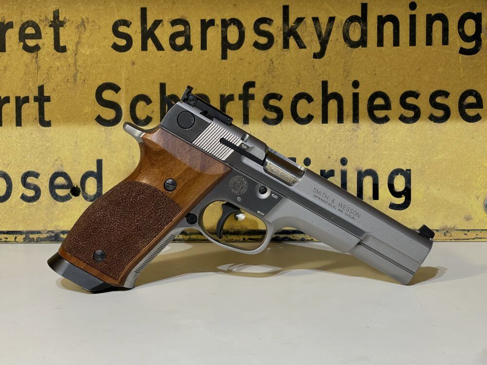 Smith & Wesson 5906 Target Champion (Performance Center), immagine 2 di 3