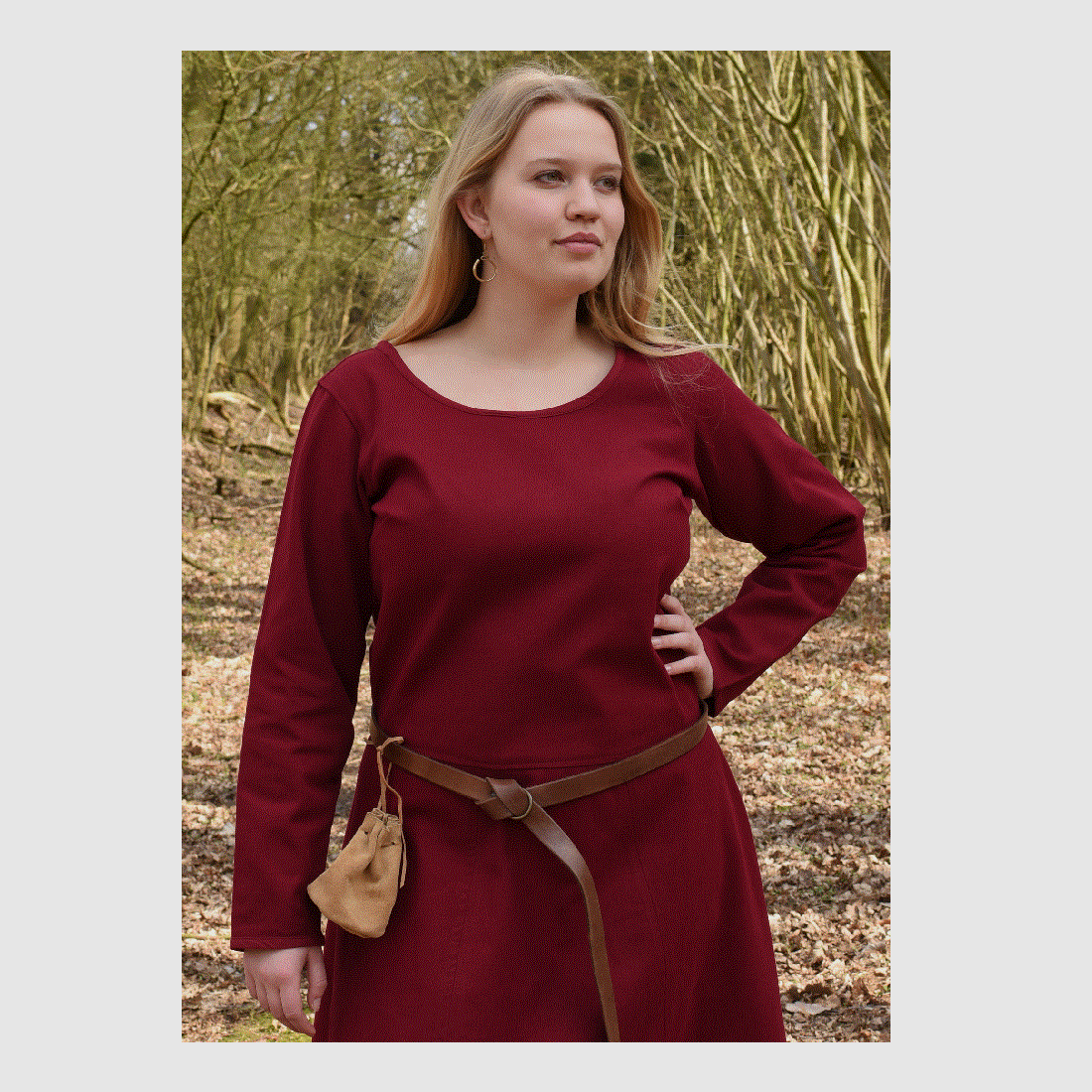 Simple medieval dress Afra made of sturdy canvas, burgundy