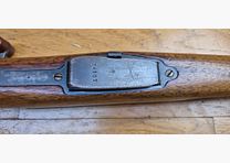 Rare Carabine suisse 05/11 – Sur base de carabine de cavalerie 1905 système 1889 Schmidt Rubin modifiée 1911 – Munition GP11 en 7,5 x 55 Suisse – Bons bois mais avec entures – Mécanique impeccable et canon très beau – Excellente petite carabine en cat. D – BE/BE+