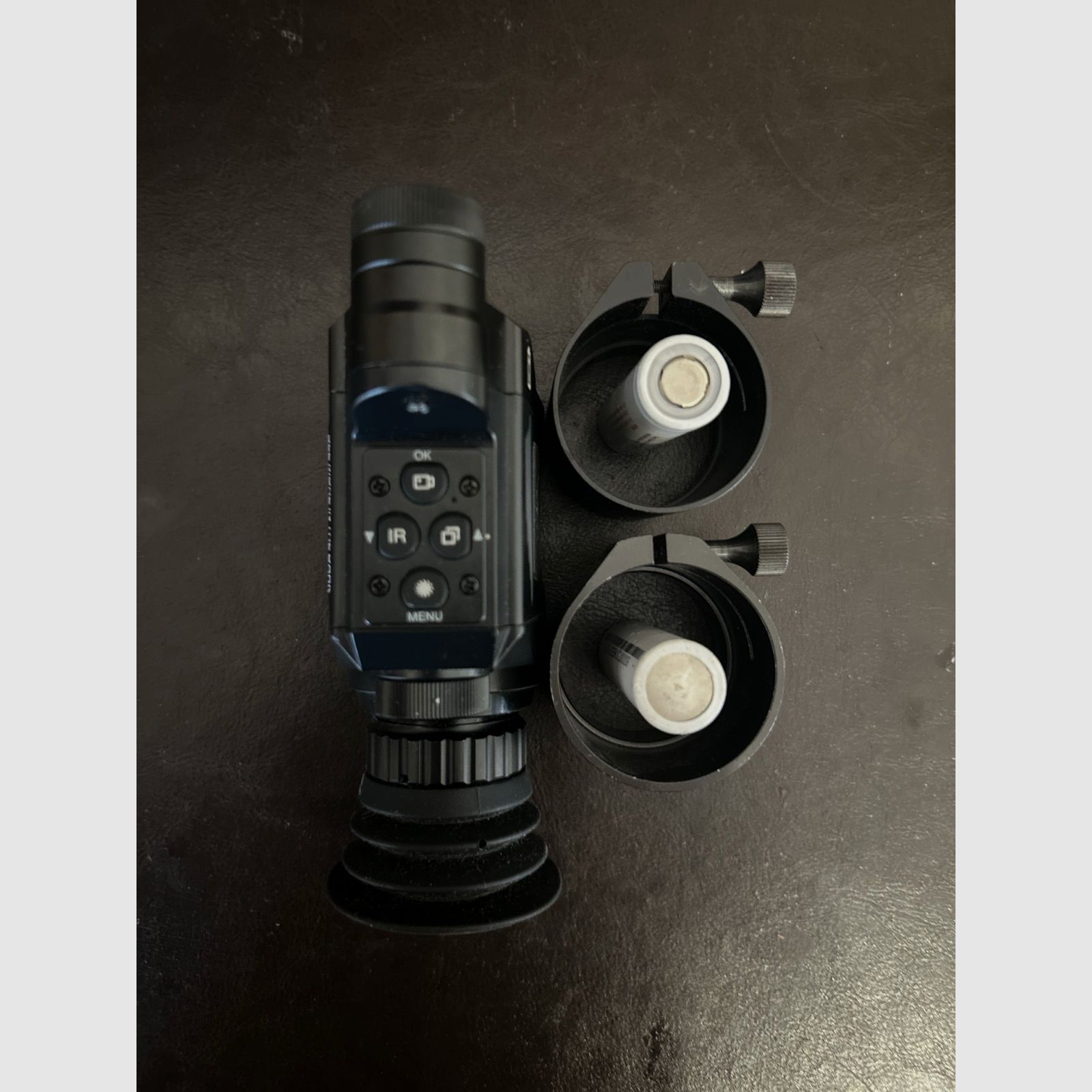 Sytong HT-66 Edizione Tedesca Dispositivo di Visione Notturna + 2 Adattatori + Batterie