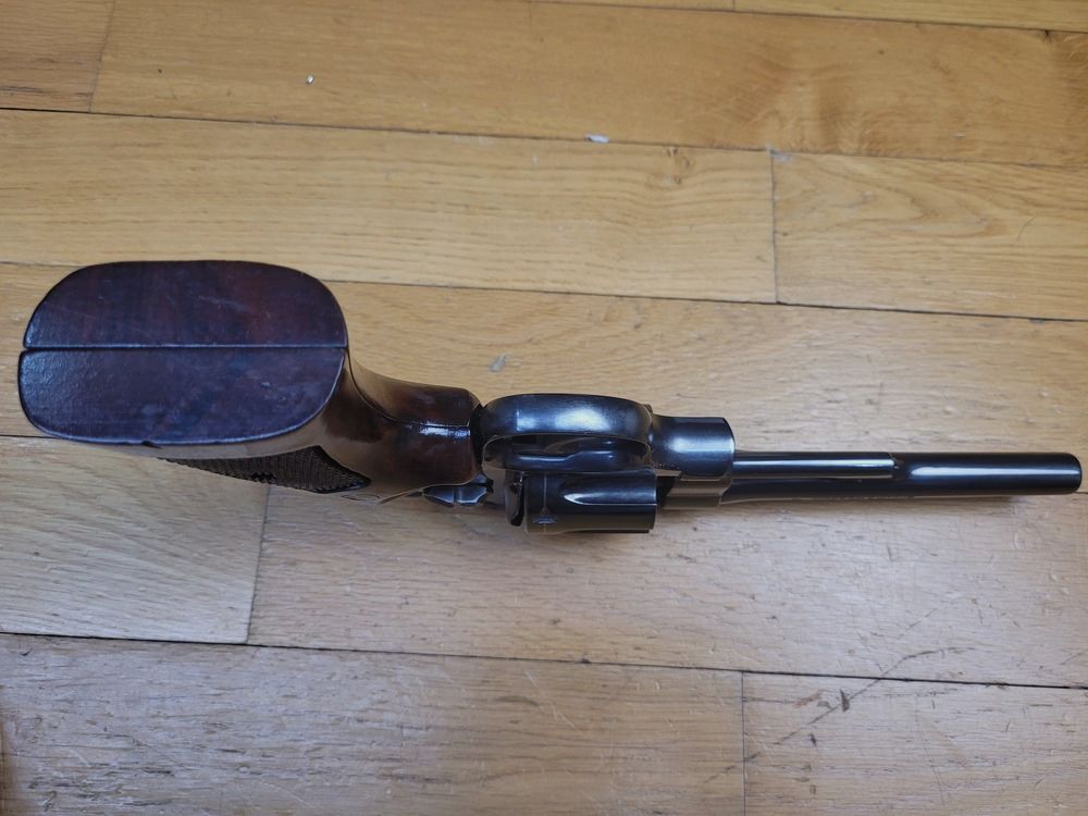 Mythos Revolver Smith&Wesson Modell M27-2 – Kal. .357Mag – Waffe von 1981 – Qualität und Mechanik heute nicht mehr zu finden – Revolver des FBI und der Fallensteller – 6 Zoll geriffelter Lauf – Wunderschöne glänzende schwarze Brünierung – Ausnahmewaffe für Ausnahme-Schützen – TBE+, Bild 10 von 25