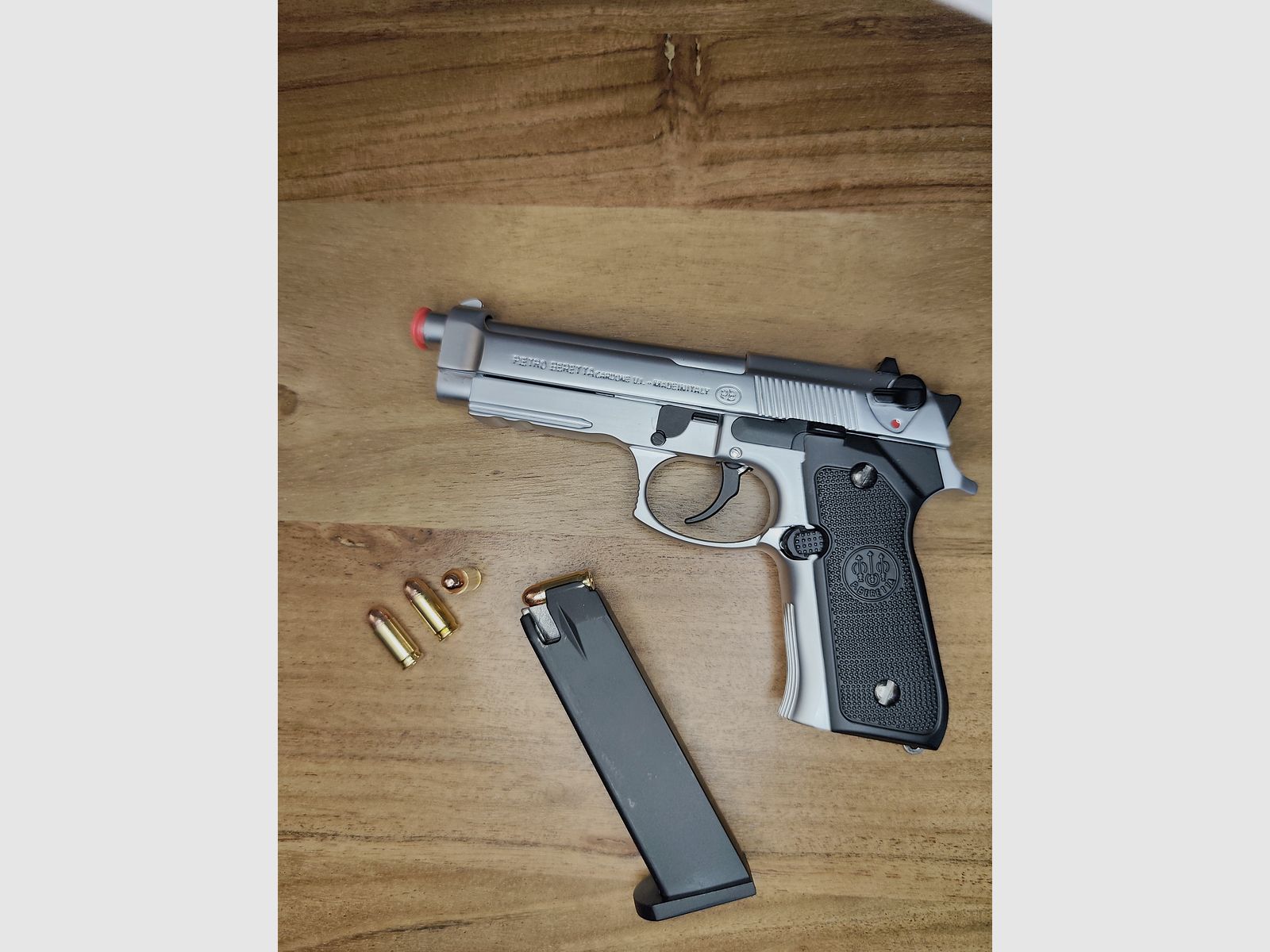 Beretta Model Pistole 1:2 NX Model mit Edler Verpackung Neu