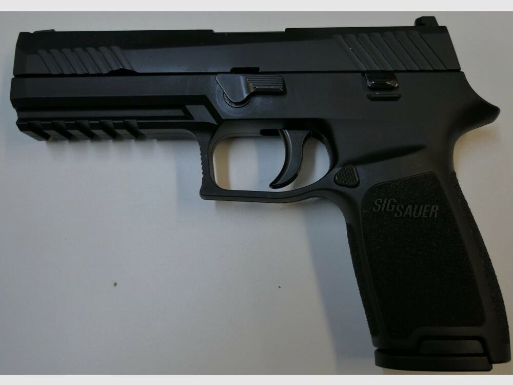 SIG SAUER pistol SIG Sauer P320F in caliber 9mm Para (9x19) including accessories