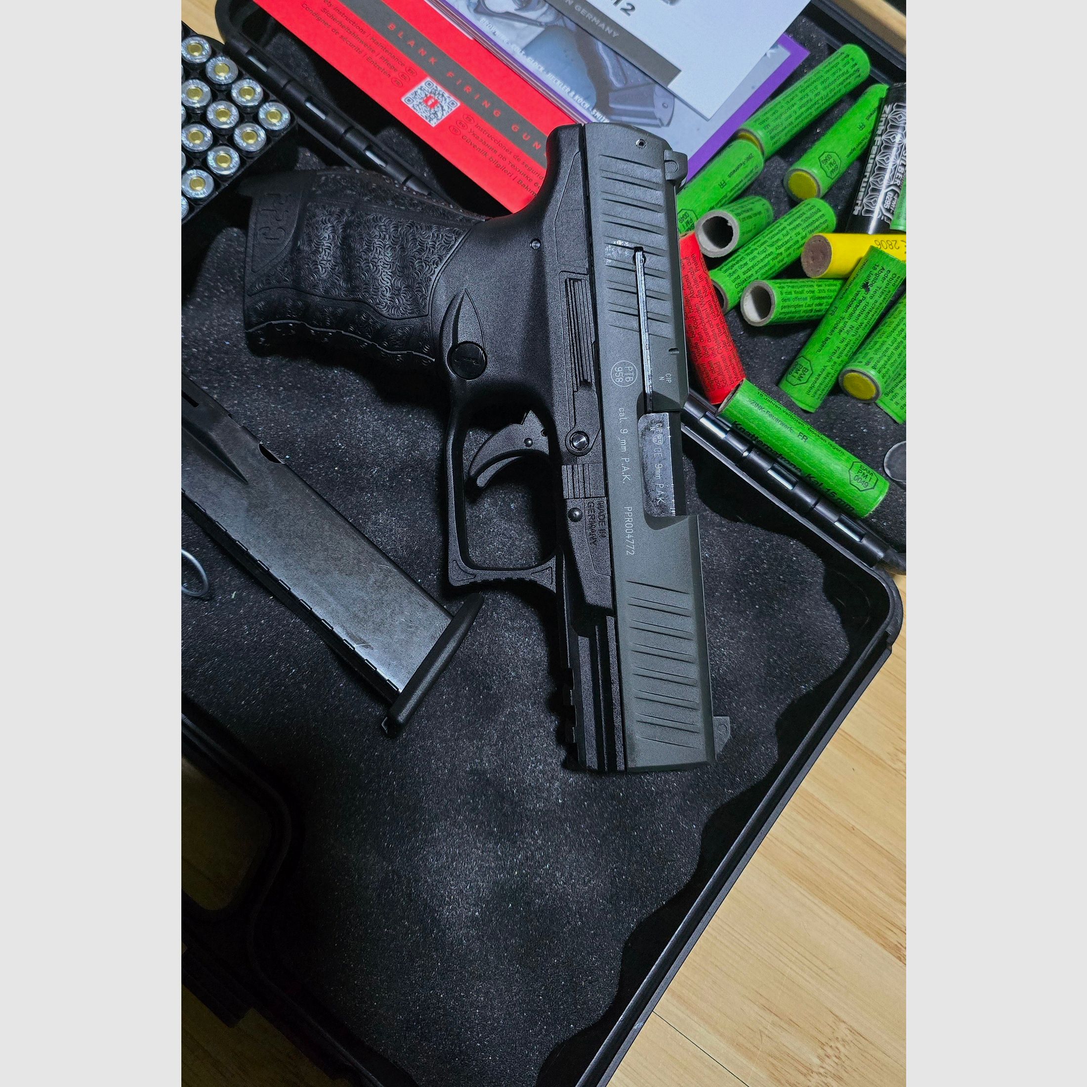 Walther PPQ Schreckschuss 9mm PAK Silvester Set Pyros