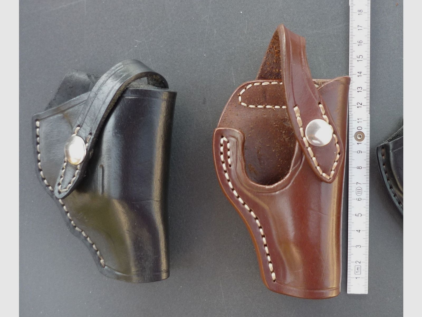 HKDesign Holster  Art. Nr.  002 : Einfachholster mit Sicherheitsriemen   -  für:  PP und kleine Revolver / Gasrevolver-  für Rechtshänder